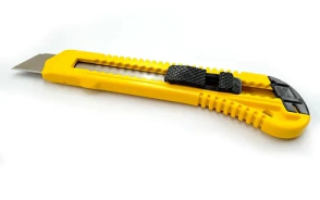 TRINCHETA OLAMI PLASTICA 18mm - ECONOMICA -